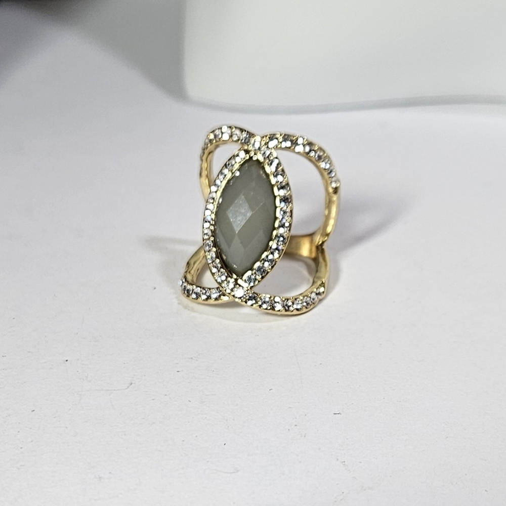 Ring - Picture 3 of 6
